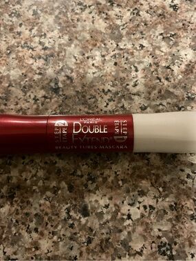 L'Oreal Double Extend Mascara - Red & White